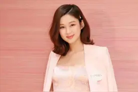 厉害！前TVB花旦岑丽香挺六个月孕肚示人，无避忌仍脚踩高跟鞋图片