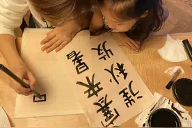 孙俪罕晒6岁女儿书法作品，写千字文有妈妈风范，网友：比她爸强图片