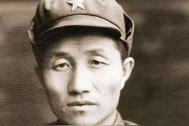 红25军军长程子华，1955年没有被授衔，晚年的结局怎么样？图片