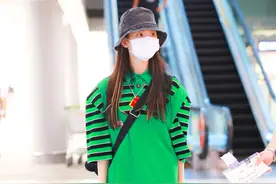 杨超越、金晨这些元气少女，这个夏天都在穿可盐可甜的Polo裙图片