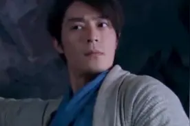 独孤九剑vs辟邪剑谱，岳不群明知打不过，为何还要自宫连辟邪剑呢视频封面