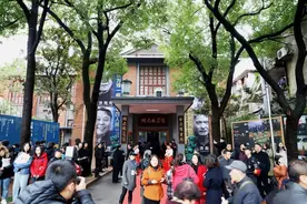 中书协“四大狂草”大师，书法让人难以欣赏，网友：这根本不是字图片
