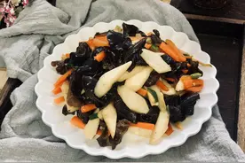 山药清炒木耳，学会这样做，口感脆爽，好吃又健康，怎么吃都不腻图片