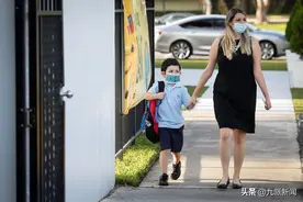 美国疫情高发区日均死亡千人 德州州长下令禁止戴口罩后感染新冠图片