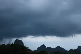 乌云压城城欲摧图片