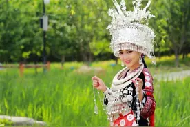 去苗族旅游，为什么说别喝苗族女孩的酒？若不听导游劝，别后悔图片