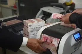 在银行一个月有5000元利息，需要多少存款？答案和想象中有差别图片