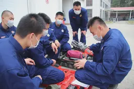 消防员日记：平时一丝不苟的班长，竟是爱钻研的多能手图片