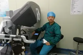 哈医大一院结直肠外科应用机器人根治百岁老人直肠癌图片