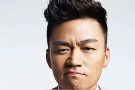 娱乐大爆炸：王宝强贾乃亮搞绿化，陈冠希罗志祥爱伟大。图片