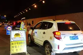 开车出门忘带驾驶证，遇上交警查车怎么办？别着急，不要慌图片