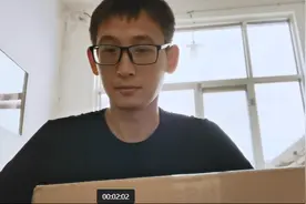 好奇小伙开箱华为GT2 智能手表，看看华为手表和苹果有啥不一样？图片
