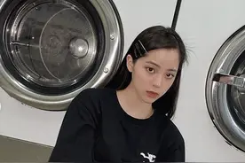 欧阳娜娜私服照曝光 穿休闲黑T 表情俏皮可爱少女感十足图片
