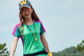 户外的美女却被反撩，这美女好可爱图片