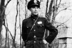 国军中将黄百韬兵败自杀，妻子为保墓地安全费尽周折图片