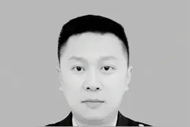 英雄走好！安徽一消防指挥员在抗洪抢险中牺牲图片