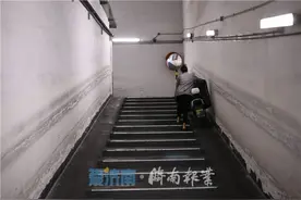 泉视界 | 济南报业记者独家探访：泉城路周边地下非机动车停车场是这样的图片
