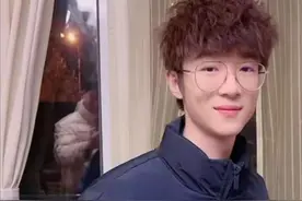 和平精英一哥和一姐谈上了恋爱：王小歪和呆萌坐实恋情图片