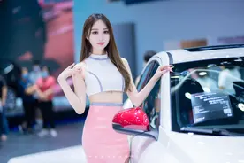 2021粤港澳大湾区车展 有点可爱的车模图片