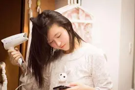 女生宿舍“违禁品”走红，这届学生花样太多，宿管阿姨被气笑了图片