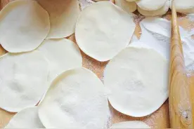 一款皮薄透明爽口，韧性良好的水饺皮配方和制作图片