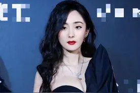 杨幂真成时尚弃儿？时尚盛典连续穿过季礼服，被槽仪态撑不起高定图片
