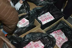 广东黑龙江公安破获特大伪造货币案：公安缴获假人民币4.22亿图片