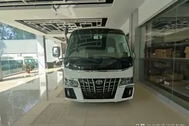 丰田考斯特10座商务接待版深度车评图片