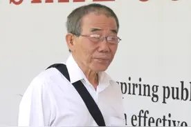 太离谱！称嘴吸胸可活血，新加坡74岁中医师被判坐牢图片