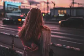 半夜撞见老公上厕所，我决定离婚：99%的婚姻都是这么死的图片