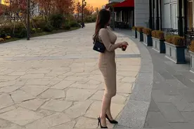 穿紧身裙的微胖少妇，贤妻良母型的女生太美！图片