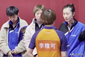 丁宁休战却在幕后立功，指导小将爆冷王曼昱，朱雨玲破瓶颈再零封图片