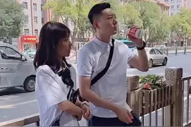 “最嫩老爸”火了，和女儿逛街被当成情侣，网友：吃防腐剂了？图片