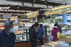 超市年味浓 备足货源迎春节图片