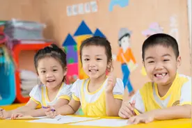 建议将幼儿园纳入义务教育，私立幼儿园会被取消吗？官方作出回应图片