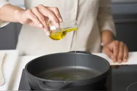 油摄入过多可能导致脂肪肝、冠心病？专家提醒：食用油的摄入并非越多越好图片