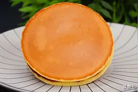 2个鸡蛋，一勺面粉，这是孩子最爱吃的美食，看得口水直流图片