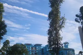 爱就像蓝天白云，晴空万里，突然暴风雨……今天深圳天气上热搜了吗？图片
