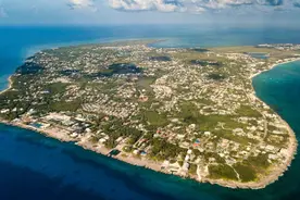 海岛游：加勒比海蓝绿色水域的开曼群岛您值得一去，一起看看吧！图片