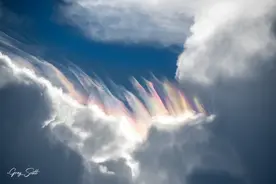 绝对不是PS，而是实拍的，美国天空出现罕见环地平弧，郑州也有过图片