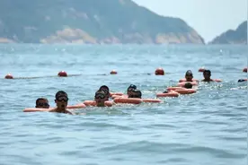 烈日炎炎，驻澳门部队海上练兵忙图片