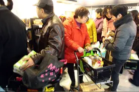 90后小伙开便利店，利用“一箱啤酒”，年赚70万，值得借鉴图片
