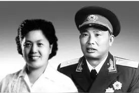 刘亚楼挑选航校参谋长，无人报名，二野师长举手：我愿意当图片