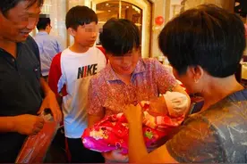 父母为娃取名“博才”，邻居暗摇头：连名带姓毁掉一半运气图片