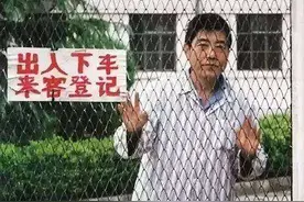 他是“知青诗魂”，疯癫20年，在精神病院和海子同时获诗歌最高奖图片