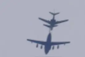 歼20与轰6先后空中加油，中国空军油20再现！距实际列装更进一步图片