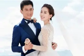 49岁吴奇隆探班小17岁妻子刘诗诗，打扮随意显老态图片