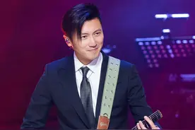 谢霆锋“砸吉他”秀！图片