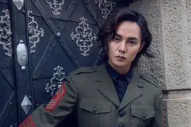 尹正秒删惹争议后再发文回怼黑子：我不是你的玩偶！苏醒力挺好友图片