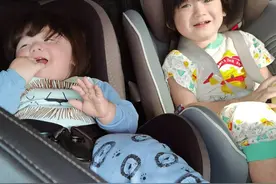 大马小兄妹“稀有雾灰蓝”眼睛受瞩，天生牛奶肌差点以为是混血儿图片